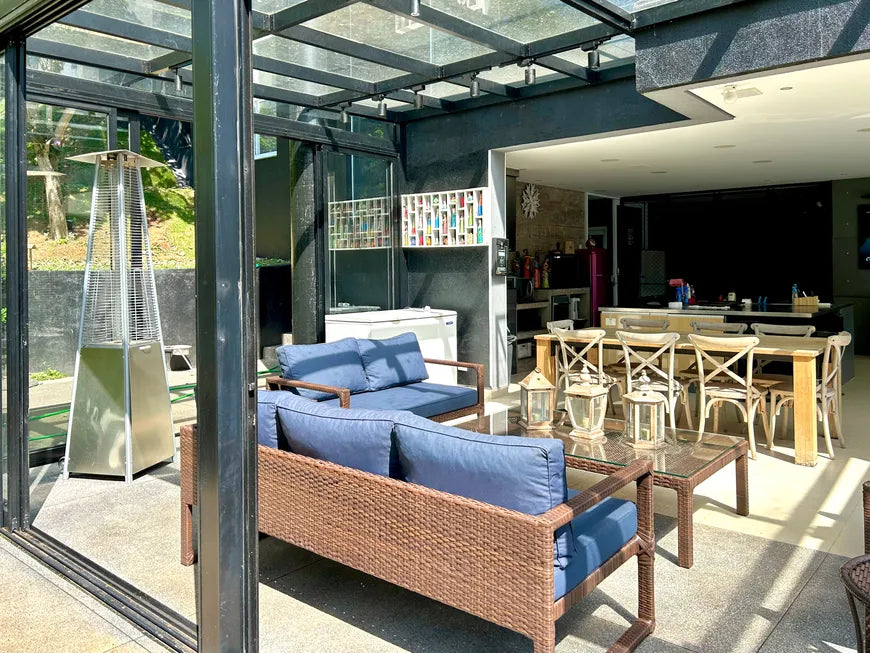 Casa de Condomínio com 6 Quartos e 6 banheiros à Venda, 750 m²